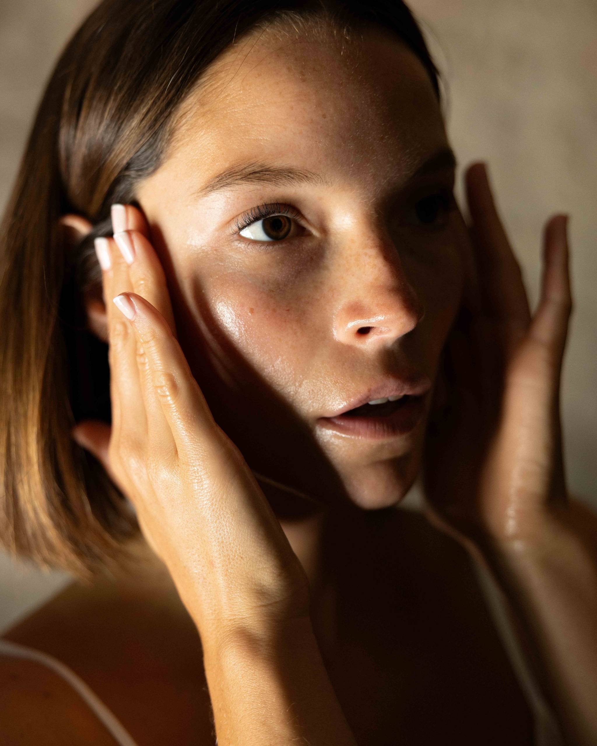 L'HUILE NETTOYANTE DEMAQUILLANTE